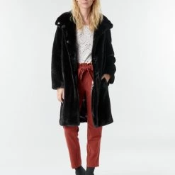 Vêtements Femme Manteaux S.Oliver 05-009-52 Noir