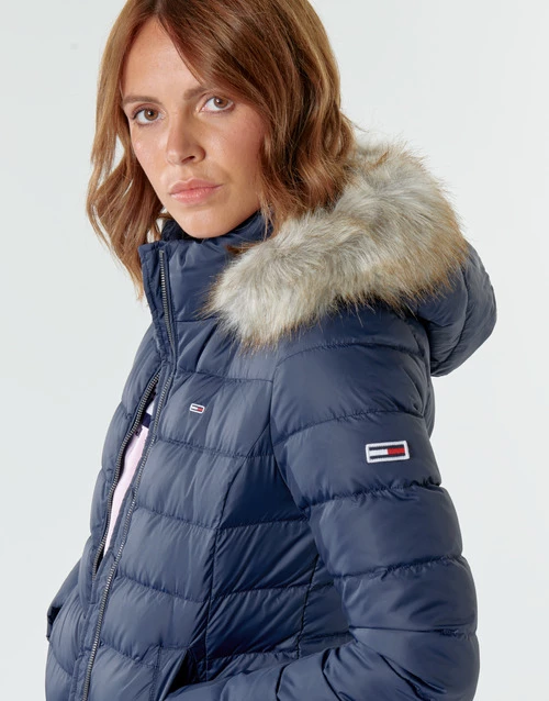 Vêtements Femme Doudounes Tommy Jeans TJW BASIC HOODED DOWN JACKET Marine 7 Vêtements Femme Doudounes Tommy Jeans TJW BASIC HOODED DOWN JACKET Marine – Image 5