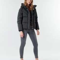 Vêtements Femme Doudounes JOTT CALLIE Noir 9 Vêtements Femme Doudounes JOTT CALLIE Noir -Manteaux Soldes Magasin 17879869 500 C