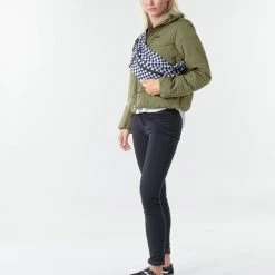 Vêtements Femme Doudounes Vans FOUNDRY V PRINTED PUFFER MTE Kaki -Manteaux Soldes Magasin 17909145 500 C