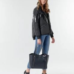 Vêtements Femme Doudounes Guess ORIETTA REVERSIBLE Noir -Manteaux Soldes Magasin 17968095 500 C