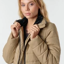 Vêtements Femme Doudounes Vero Moda VMCLARISA Beige 11 Vêtements Femme Doudounes Vero Moda VMCLARISA Beige -Manteaux Soldes Magasin 18327262 500 E