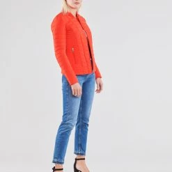 Vêtements Femme Doudounes Guess VERA JACKET Rouge 9 Vêtements Femme Doudounes Guess VERA JACKET Rouge -Manteaux Soldes Magasin 18843579 500 C