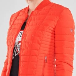 Vêtements Femme Doudounes Guess VERA JACKET Rouge 11 Vêtements Femme Doudounes Guess VERA JACKET Rouge -Manteaux Soldes Magasin 18843579 500 E