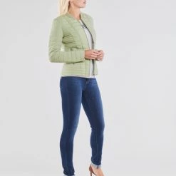 Vêtements Femme Doudounes Guess VERA JACKET Vert -Manteaux Soldes Magasin 18843581 500 C