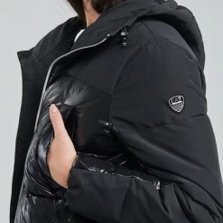 Vêtements Femme Doudounes Emporio Armani EA7 MOUNTAIN W ECO Noir -Manteaux Soldes Magasin 19747237 500 E