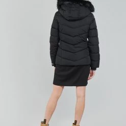 Vêtements Femme Doudounes Calvin Klein Jeans SHORT FITTED DOWN PUFFER Noir -Manteaux Soldes Magasin 19847672 500 D