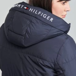 Vêtements Femme Doudounes Tommy Hilfiger TH ESS SORONA PADDED LOGO COAT Bleu -Manteaux Soldes Magasin 19913974 500 E