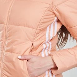 Vêtements Femme Doudounes adidas Originals SLIM JACKET Blush ambiant 11 Vêtements Femme Doudounes adidas Originals SLIM JACKET Blush ambiant -Manteaux Soldes Magasin 20098811 500 E