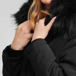 Vêtements Femme Parkas Betty London PAPAKA Noir 11 Vêtements Femme Parkas Betty London PAPAKA Noir -Manteaux Soldes Magasin 20478825 500 E
