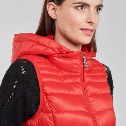 Vêtements Femme Doudounes Esprit LEMARA Rouge -Manteaux Soldes Magasin 20494860 500 E
