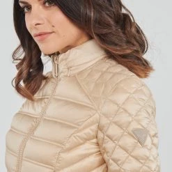Vêtements Femme Doudounes Guess ORSOLA DOWN JACKET Beige 11 Vêtements Femme Doudounes Guess ORSOLA DOWN JACKET Beige -Manteaux Soldes Magasin 20828765 500 E
