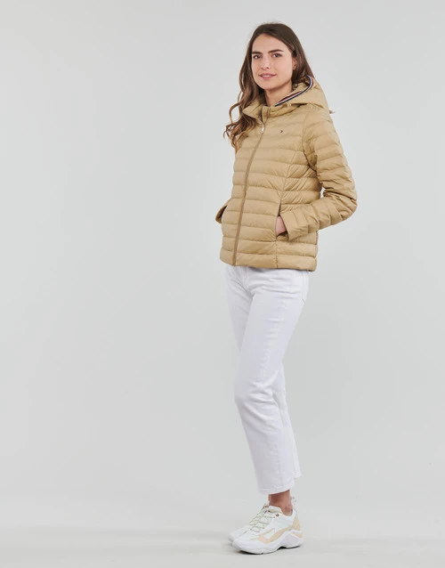 Vêtements Femme Doudounes Tommy Hilfiger TH ESS LW DOWN JKT Camel 5 Vêtements Femme Doudounes Tommy Hilfiger TH ESS LW DOWN JKT Camel – Image 3