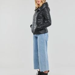 Vêtements Femme Doudounes Oakwood HYPER Noir 9 Vêtements Femme Doudounes Oakwood HYPER Noir -Manteaux Soldes Magasin 22543901 500 C