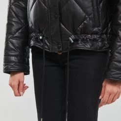 Vêtements Femme Doudounes Oakwood TRAVEL Noir 11 Vêtements Femme Doudounes Oakwood TRAVEL Noir -Manteaux Soldes Magasin 22543905 500 E