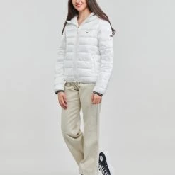 Vêtements Femme Doudounes Tommy Jeans TJW QUILTED TAPE HOODED JACKET Blanc 9 Vêtements Femme Doudounes Tommy Jeans TJW QUILTED TAPE HOODED JACKET Blanc -Manteaux Soldes Magasin 22646093 500 C
