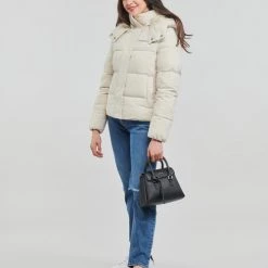 Vêtements Femme Doudounes Calvin Klein Jeans MW NON-DOWN SHORT PUFFER Blanc -Manteaux Soldes Magasin 22795333 500 C