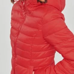 Vêtements Femme Doudounes Only ONLTAHOE HOOD JACKET OTW NOOS Rouge -Manteaux Soldes Magasin 22871876 500 E