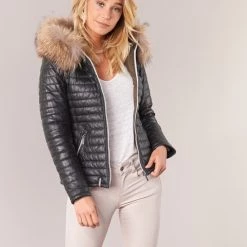 Vêtements Femme Doudounes Oakwood HAPPY Noir 8 Vêtements Femme Doudounes Oakwood HAPPY Noir -Manteaux Soldes Magasin 3867175 500 B
