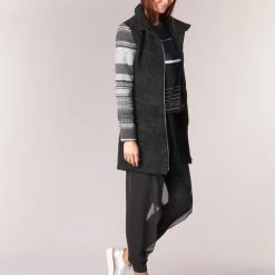 Vêtements Femme Manteaux Desigual GRAME Noir -Manteaux Soldes Magasin 6007320 500 C