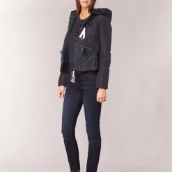 Vêtements Femme Doudounes Armani jeans JIORM Noir -Manteaux Soldes Magasin 6220084 500 C