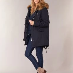 Vêtements Femme Parkas Betty London HARI Marine 9 Vêtements Femme Parkas Betty London HARI Marine -Manteaux Soldes Magasin 6331582 500 C