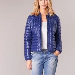 Vêtements Femme Doudounes Kaporal WASPA Marine 8 Vêtements Femme Doudounes Kaporal WASPA Marine -Manteaux Soldes Magasin 8036376 500 B